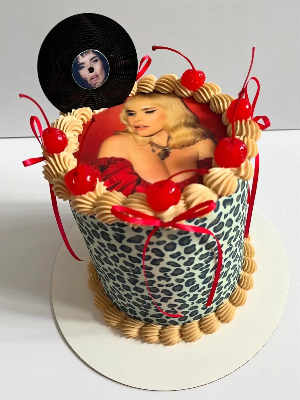 Paloma Faith Cake