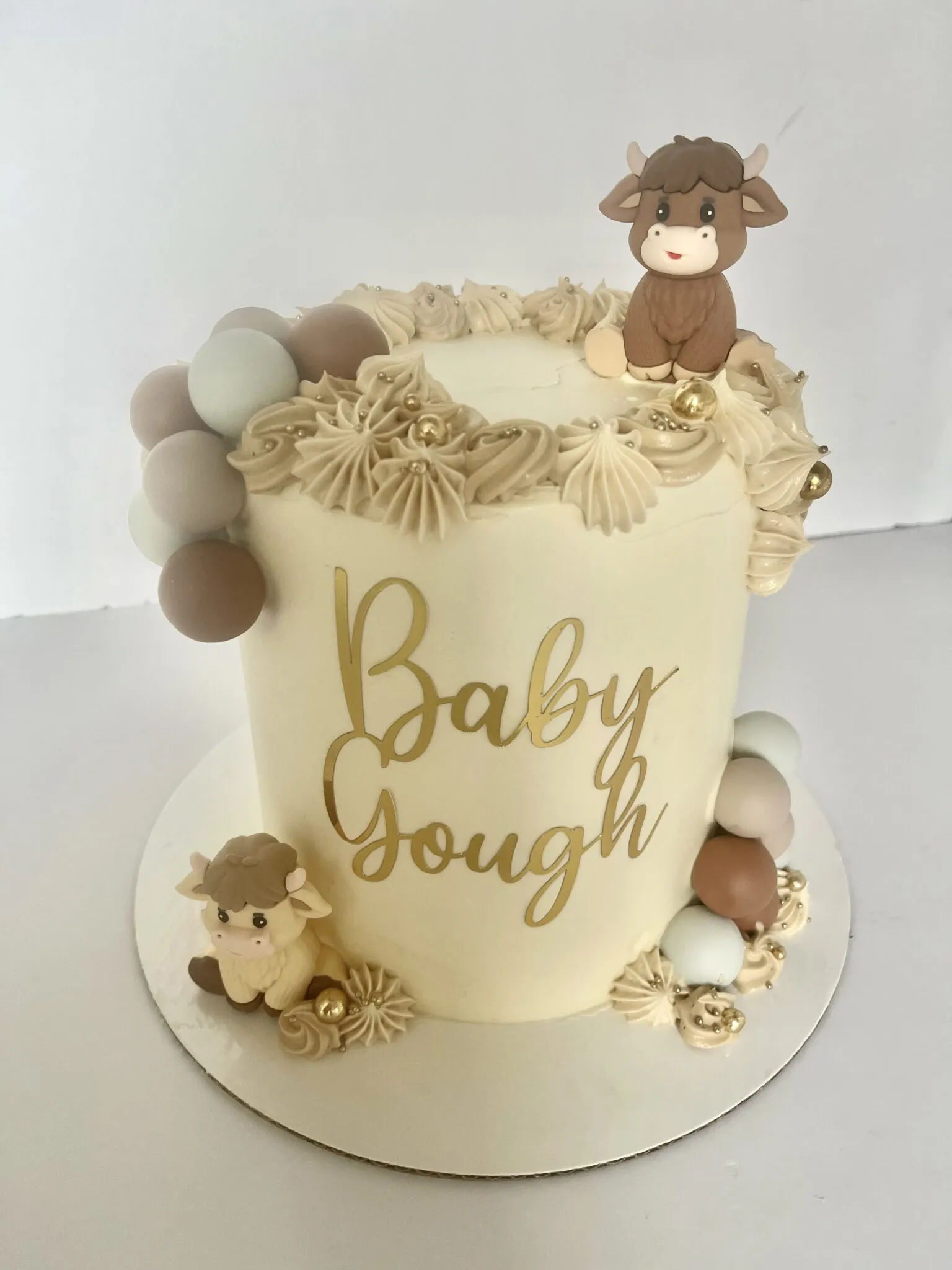 Highland cow baby shower cake