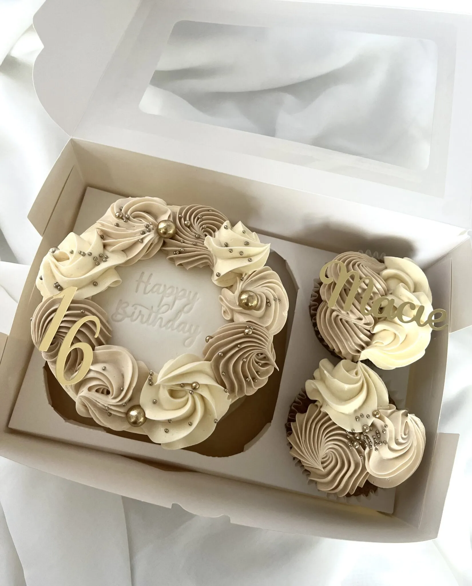 White and beige 16th bento box
