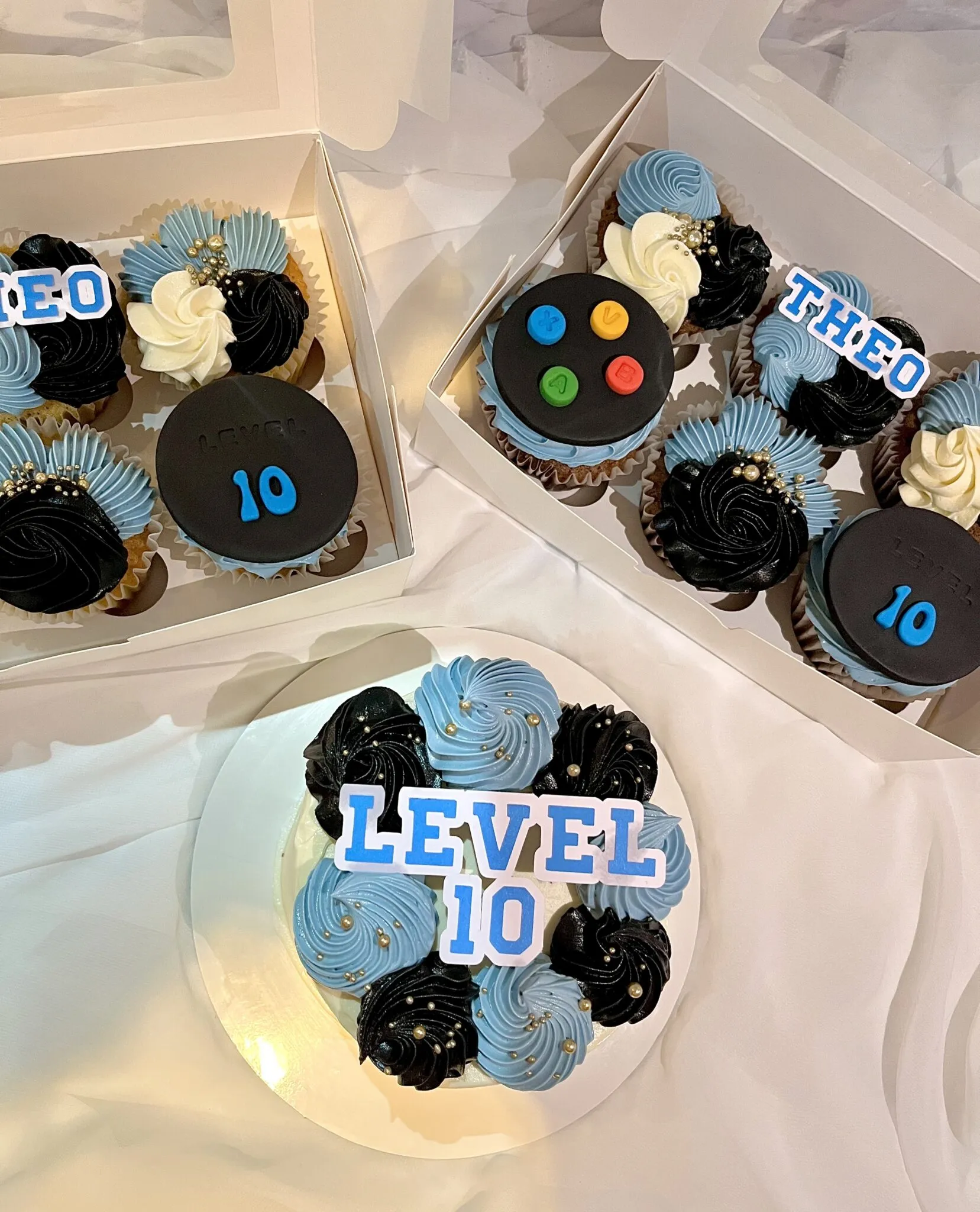 Gaming bento & cupcakes